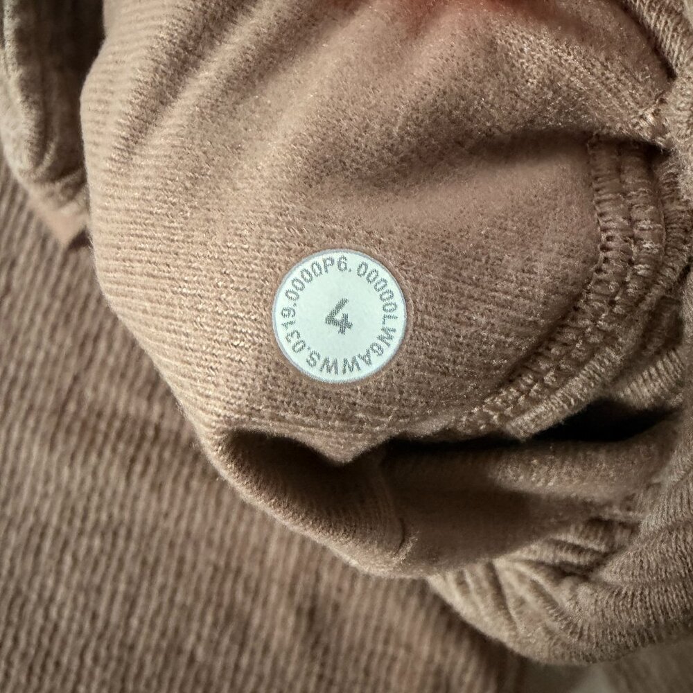Lululemon Heathered Soft Sand Retreat Yourself Crop - Picture 2 of 2